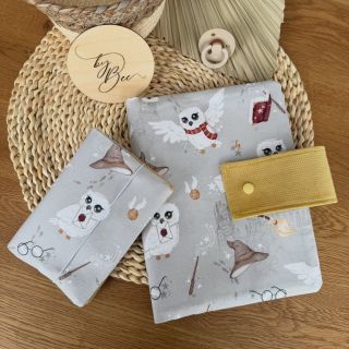 Magický set pro stylové mámy. Plenkovník + obal na průkaz s motivem, který nikdy neomrzí. Ručně šité, s láskou k detailu a...