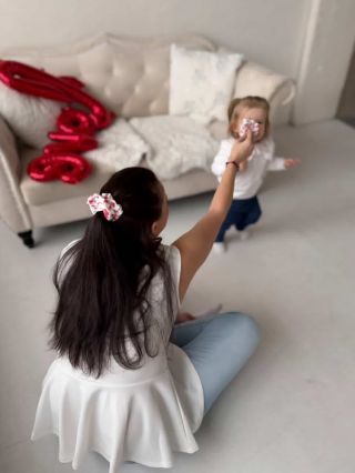 Valentýnská limitka v akci! ✨♥️ Moc děkuju Nikoušku za krásné fotky 🥰 Ať se gumičky krásně nosí! #ValentinesEdition...