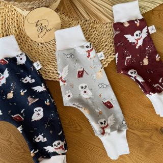 I malí kouzelníci potřebují pohodlí na své první výpravy do Bradavic! 🪄✨ Rostoucí baggy tepláčky skladem ve 3 barvách...