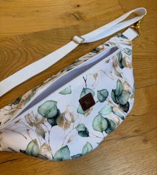 Eukalyptus & zlato: Kombinace, která vás dostane... ✨🌿 Dneska mám pro vás v téhle rozkvetlé sezóně něco trochu jiného....