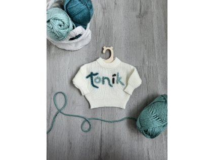 Svetr s výšivkou jména