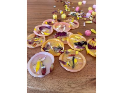 Pečeti se sušenými květy