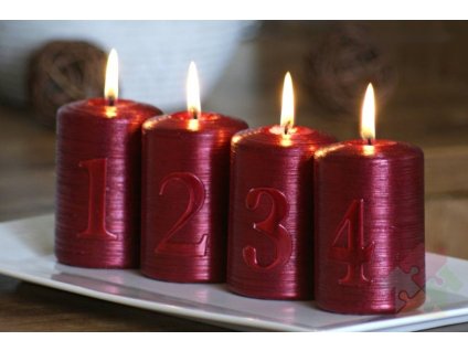 adventní svíčky temně rudé