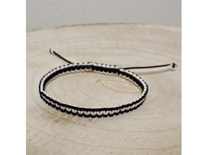By Evka | Jednoduchý macrame náramek dvojí barvy | macrame náramek | pletený náramek | dárek pro tatínka | dárek pro kamaráda | dárek pro partnera | dárek pro přítele | dárek pro pár | couple bracelet