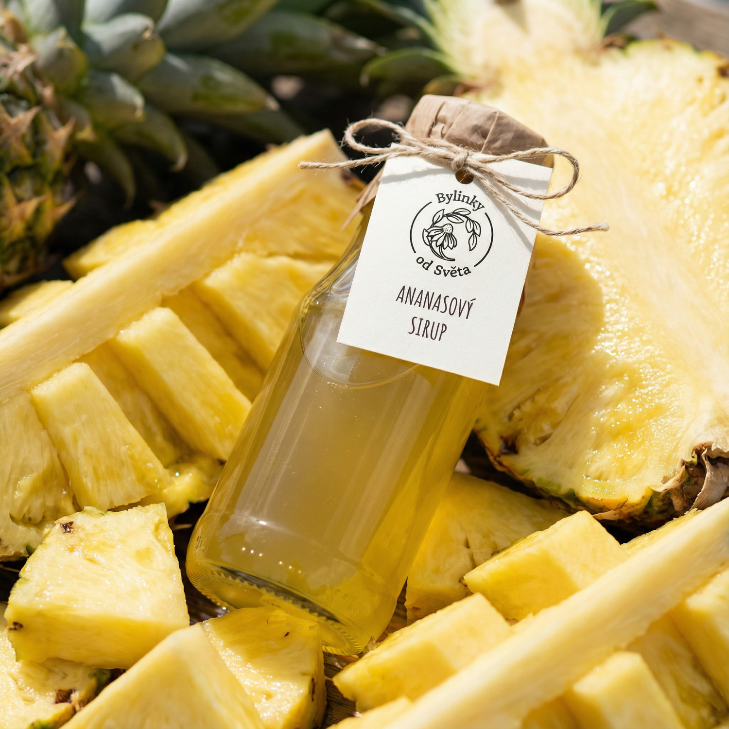 Ananasový sirup Bylinky od Světa – ovocný sirup ze šťávy a dřeně ananasu