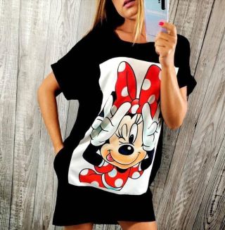 Stylové dámské šaty s motivem oblíbené postavičky Mickey Mouse, které dodají vašemu outfitu hravý a originální vzhled....