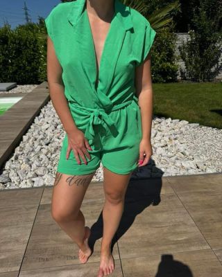 Zelená v šatníku 💚 Zelená barva symbolizuje svěžest, energii a nový začátek – ideální volba pro jarní dny. Skvěle se...