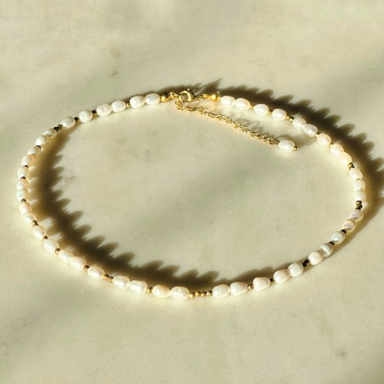 Glow pearl necklace