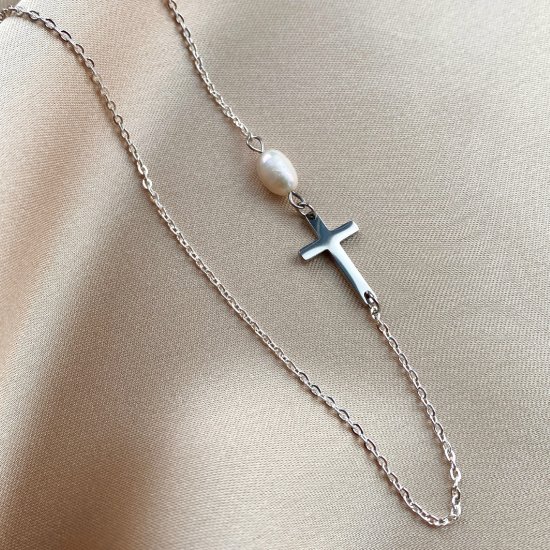 Cross & Pearl necklace