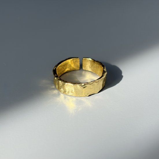 MINIMALIST RING