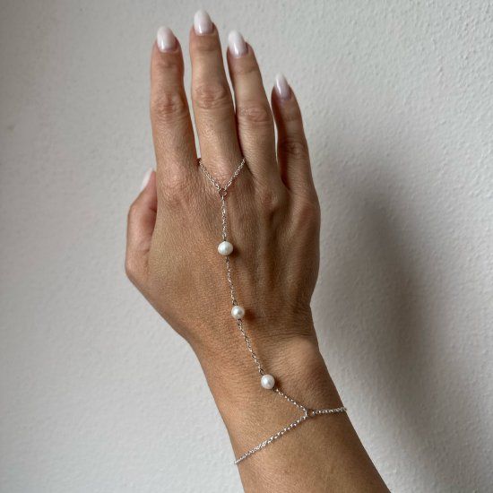 PERLÉ HAND CHAIN