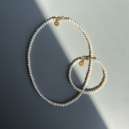 SIMPLE PEARLS SET