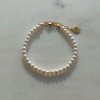 Simple pearls bracelet
