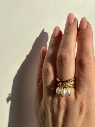 f i o r i Jemný, elegantní a dokonale ženský. Náš nový prsten Fiori z kolekce jaro-léto 2026 🌼 Prsten Fiori je jemný šperk...