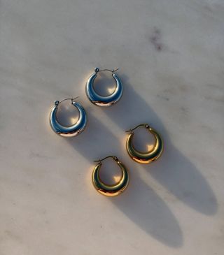 c h u n k y h o o p s Must-have náušnice, které letos prostě musíš mít ✨ Minimalistické, ale nepřehlédnutelné. Elegantní,...