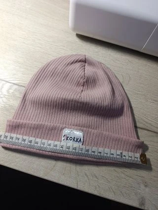 Volná čepice Prodám tuto čepici na obvod hlavy 49-52. Čepici jsem nedopatřením vyprala takže je již výstražná a tak ji...