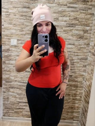 ,,Mami, zkus si jí taky.,,🤗 Nevěřila jsem ale fakt i mě sedí. Miriamka má obvod 52cm a já 57cm. A musím říct že mi sedne...