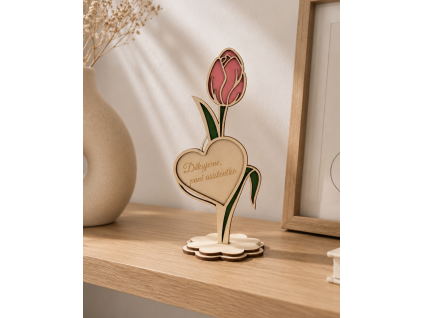 dřevěná květina tulipán