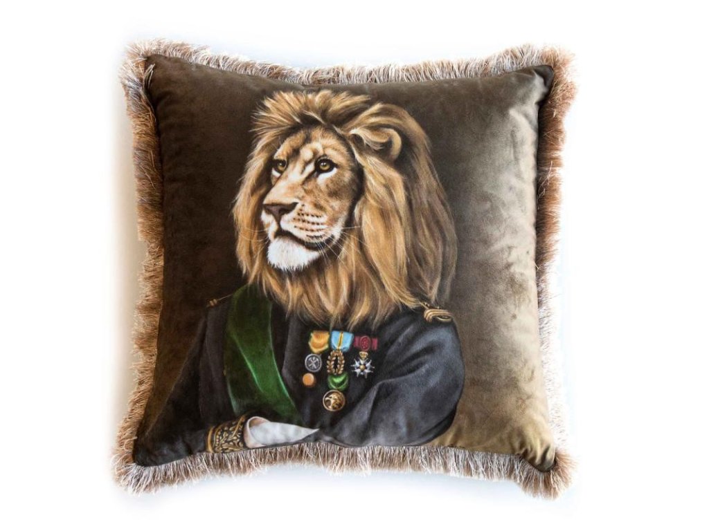 Zamatový vankúš Mr. Lion
