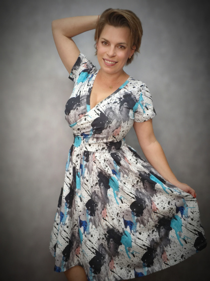 Šaty BeDiva - tyrkysové a černé cákance