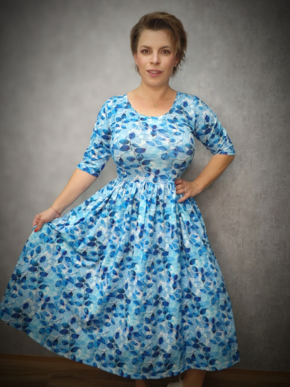 BeDarcy´s šaty - modré lístky na bleděmodré