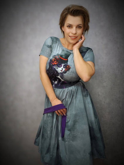 Šaty BeChic+ - La Muerte - s páskem