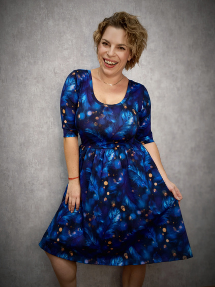 BeChic šaty - peříčka na modré