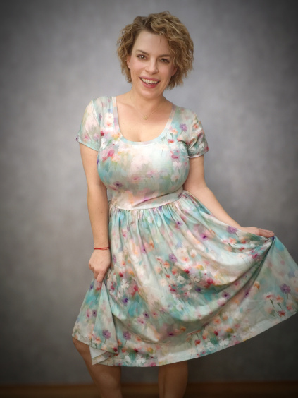 Šaty BeChic+ - pastelové akvarel kvítky