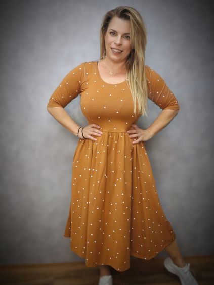BeDarcy´s šaty - puntíčky na pumpkin spice