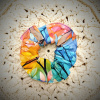 Scrunchie - duhové lístky