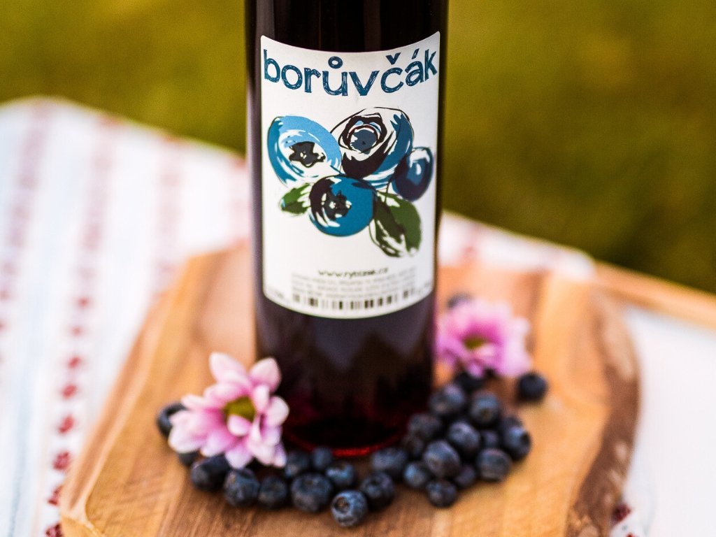 boruvcak-ovocne-vino-z-boruvek-detail