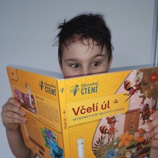 Tak, první kniha Včelí úl úspěšně doputovala k novému majiteli. My ještě jednou děkujeme za účast na soutěži Vem med na...