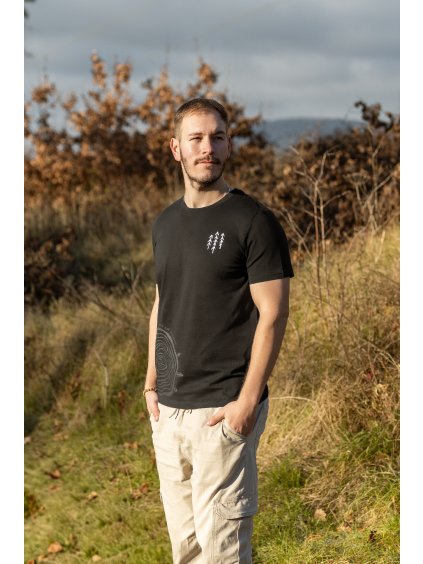 Pánské tričko YOUNG, WILD AND LOST IN NATURE