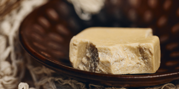 IT'S SUMMER, WE'RE GETTING A TAN, SO LET'S SPOIL OURSELVES WITH COCOA BUTTER! ?