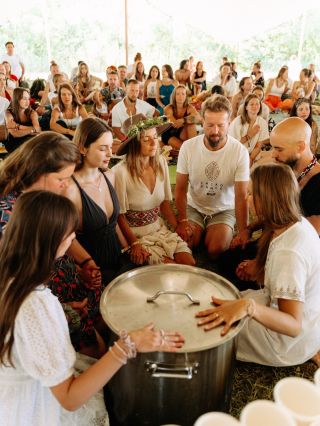 🤎 Když se kolem kakaového hrnce (100 l) sejde více než 500 srdcí, má to obrovskou sílu. I letos se můžete těšit na...