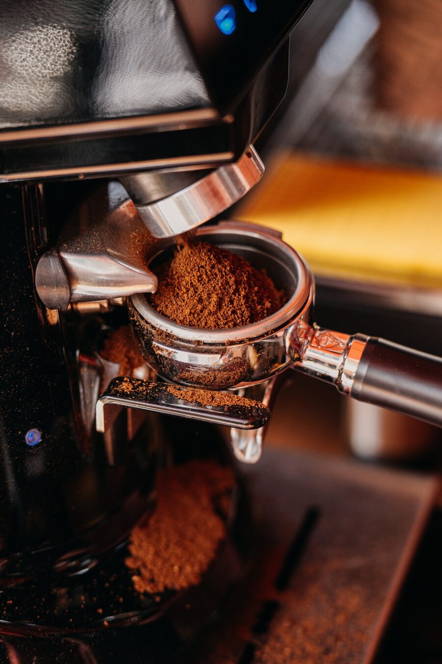 Mletí kávy do páky espresso kávovaru