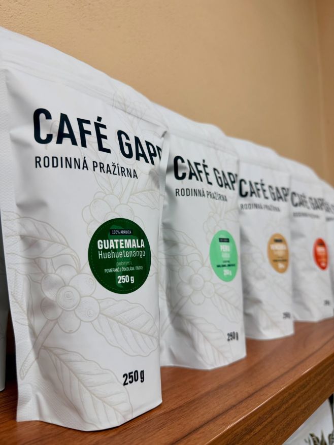 Sto lidí, sto chutí. My se v pražírně snažíme, aby každá káva měla svůj charakter. A to ostatní už je na vás. ☕️