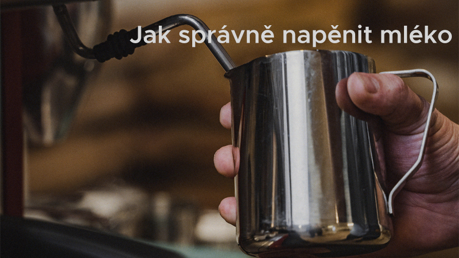 Jak správně napěnit mléko: Jde to i bez parní trysky?