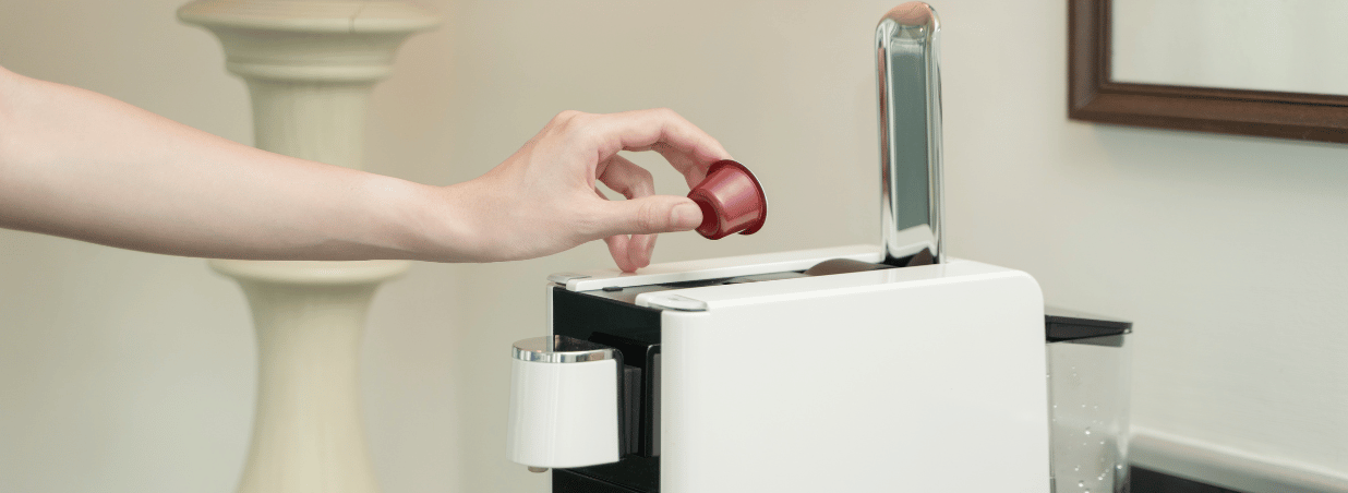 Ako si vybrať najlepší kávovar na kapsule: Porovnanie modelov, praktické tipy a rady na údržbu