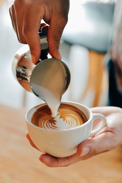 Caffeitaliano - Profesionálna príprava kávy baristom - Latte art dekorovanie kávy