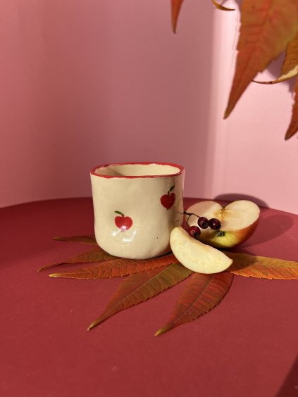 Cupík ergo s jablíčky a červíkem nízký (200 ml)