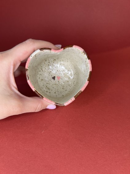 Cupík srdíčko s polovičním proužkem