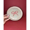 Dekorativní talíř s mašličkou I.