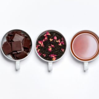 Chvíle, kdy si dopřeješ něco jen pro sebe… 🍫 Mon Petit Chocolat. Černý čaj propojený s kakaem, sušenkou a mandlí vytváří...