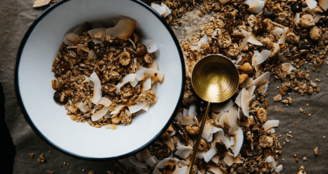 Domácí granola s chia a goji: Inspirace pro zdravá rána