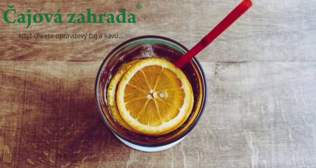 Osvěžující letní drink s pomerančem a kořením