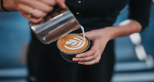 Znáte latte art? A víte, kde se vzalo?