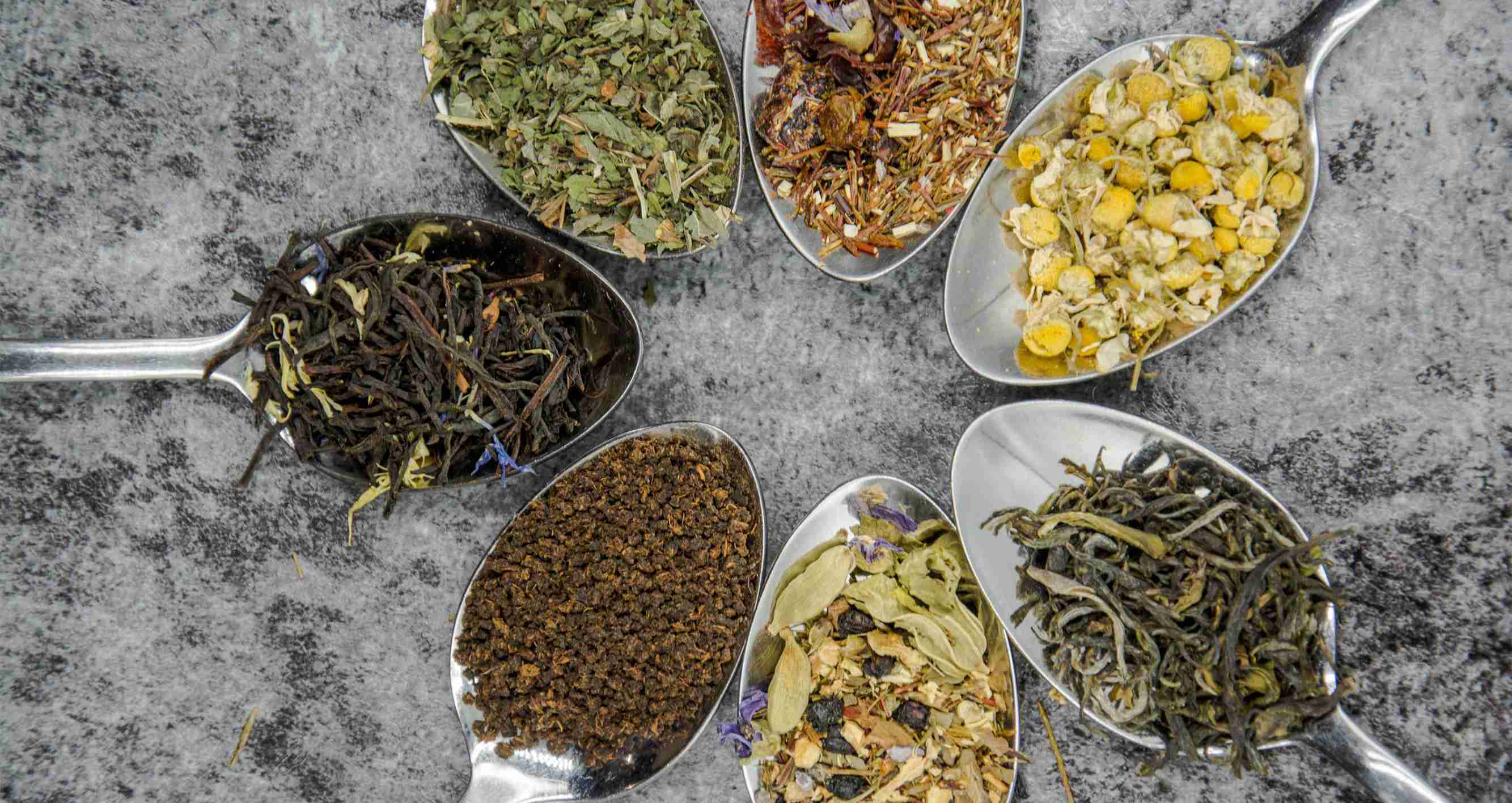 V čem se liší sypaný čaj od sáčkového? Který je lepší?