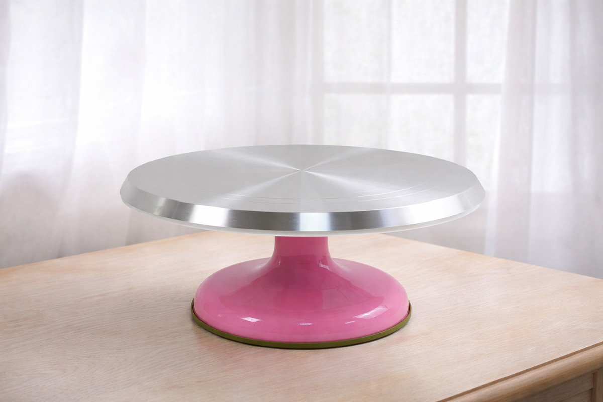 Otočný stojan na dort: nepostradatelný pomocník při zdobení i prezentaci