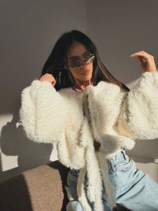 Mäkký, huňatý kardigán alebo bundička z umelej kožušiny typu teddy s dlhším vlasom 🐾